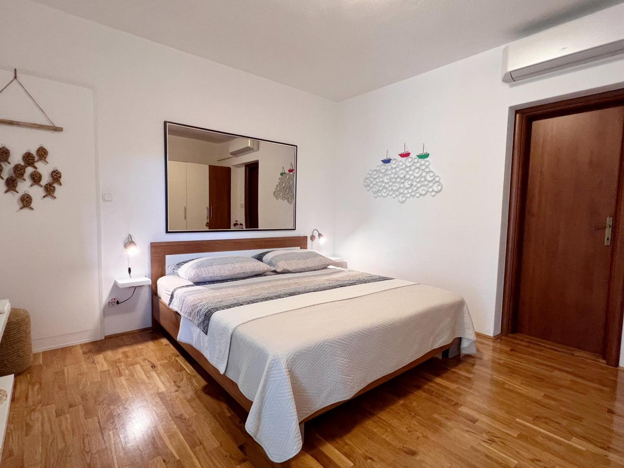 Room Tai - Spacious And Comfy With Private Terrace 흐바르 외부 사진
