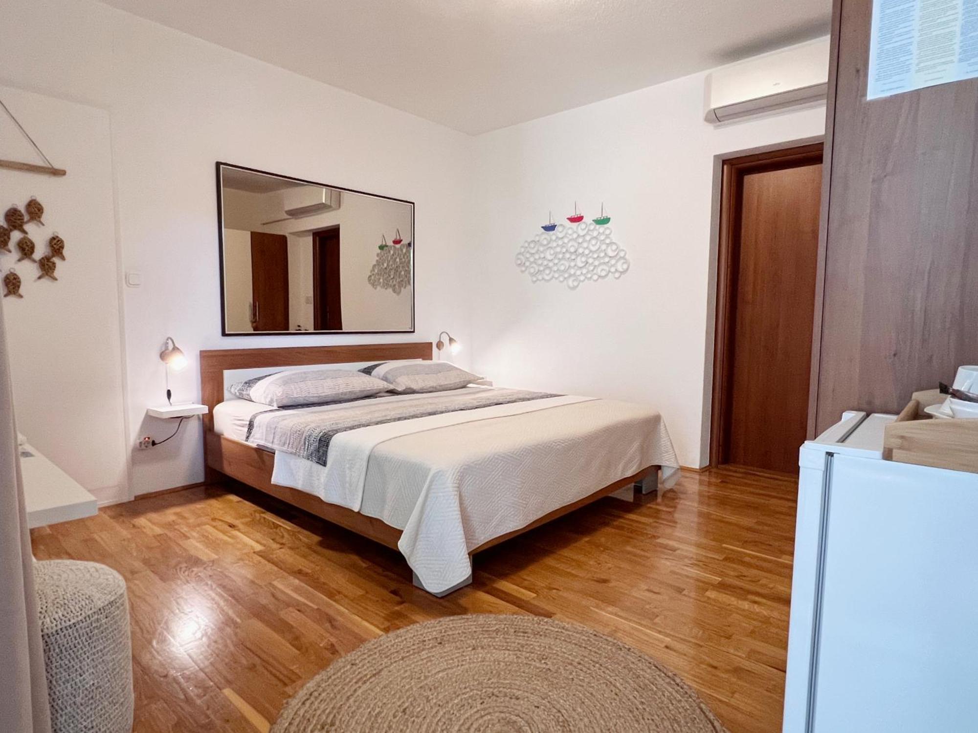 Room Tai - Spacious And Comfy With Private Terrace 흐바르 외부 사진