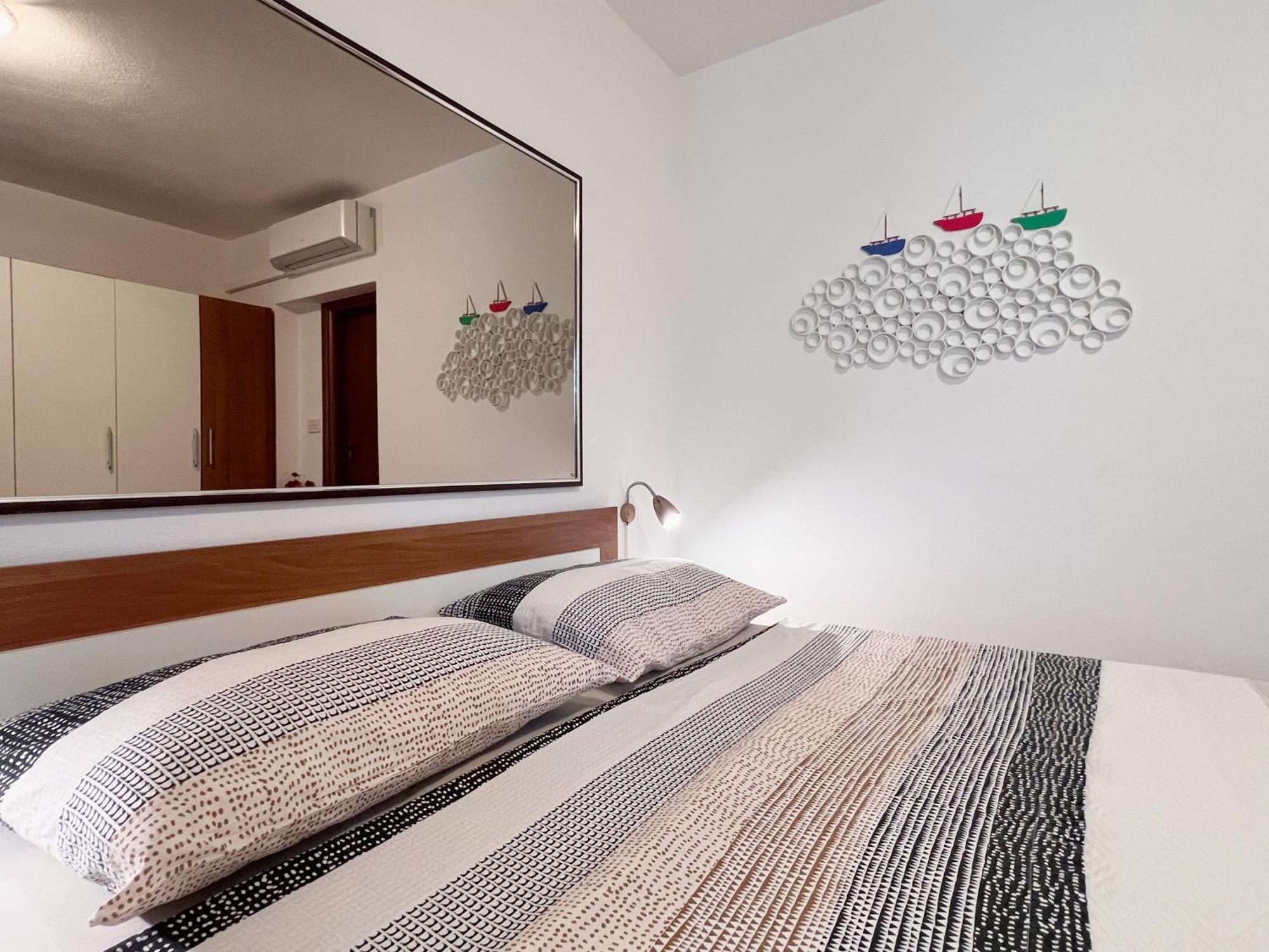 Room Tai - Spacious And Comfy With Private Terrace 흐바르 외부 사진