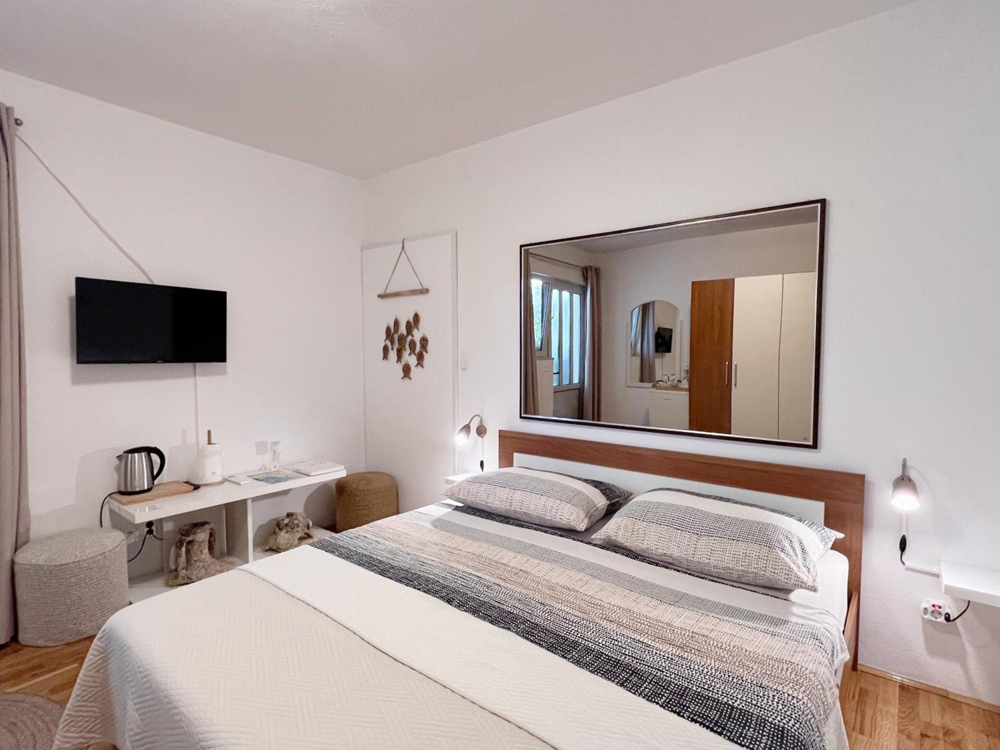 Room Tai - Spacious And Comfy With Private Terrace 흐바르 외부 사진