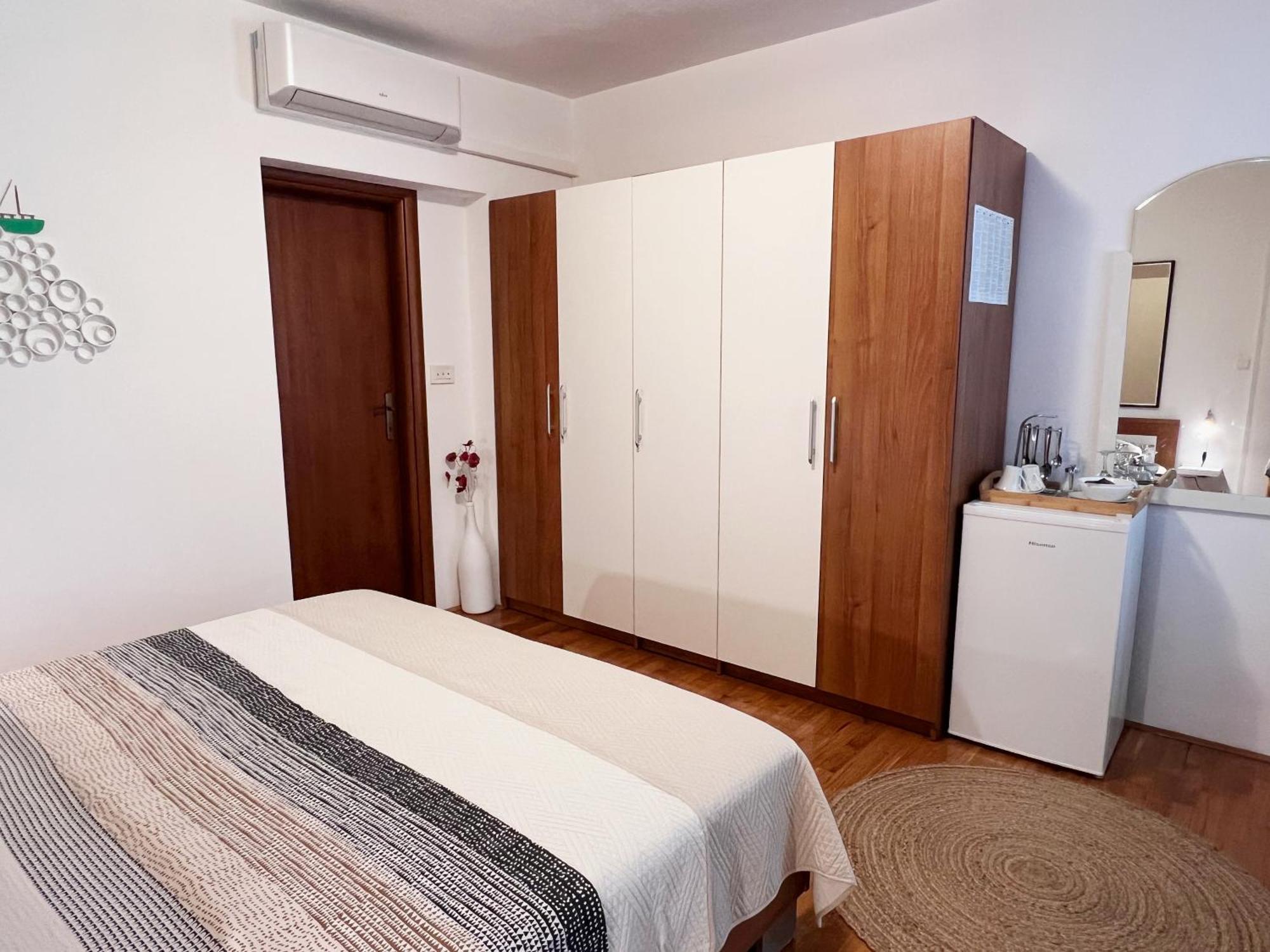 Room Tai - Spacious And Comfy With Private Terrace 흐바르 외부 사진